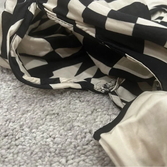 Zara Black and Ivory Pleated Top Women’s Sz M - Picture 7 of 10